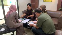 Tim Pidsus Kejari Banyuasin resmi melimpahkan berkas perkara tiga tersangka kasus dugaan korupsi Kegiatan Optimasi Lahan SERASI