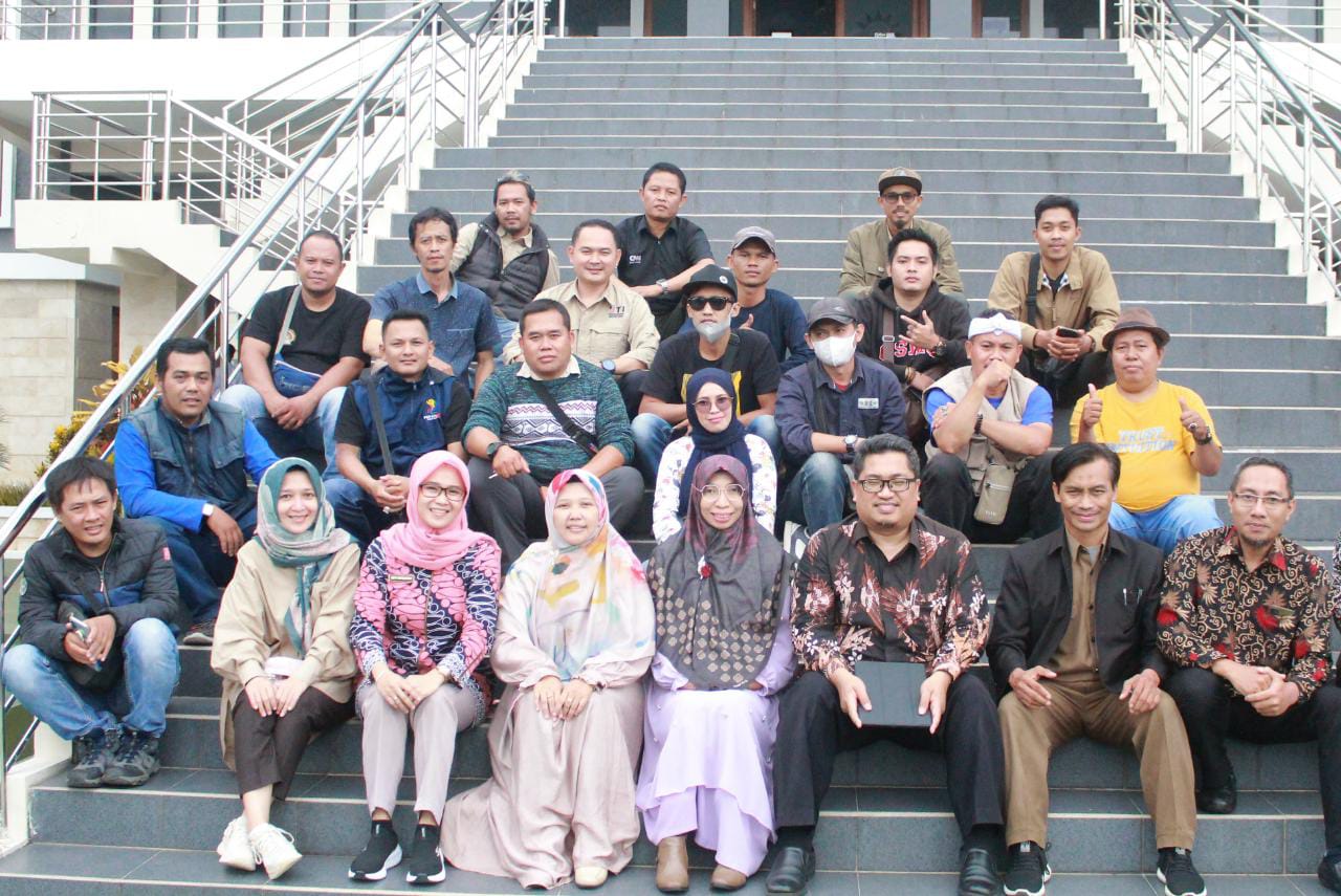 Ketua Sekolah Tinggi Ilmu Kesehatan (STIKes) Muhammadiyah Kabupaten Ciamis beserta jajarannya, menggelar acara silaturahim dengan wartawan