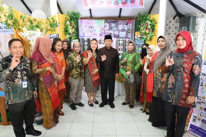 Waris Buka Lokakarya 7 dan Panen Karya Hasil Belajar Guru Penggerak Angkatan ke-6