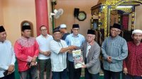 Ketua ICMI Sumsel H. Heri Amalindo turut didaulat menjadi salah satu saksi proses mualaf Darma Sianipar, di Masjid Ceng Ho Palembang, Minggu (16/4/2023).