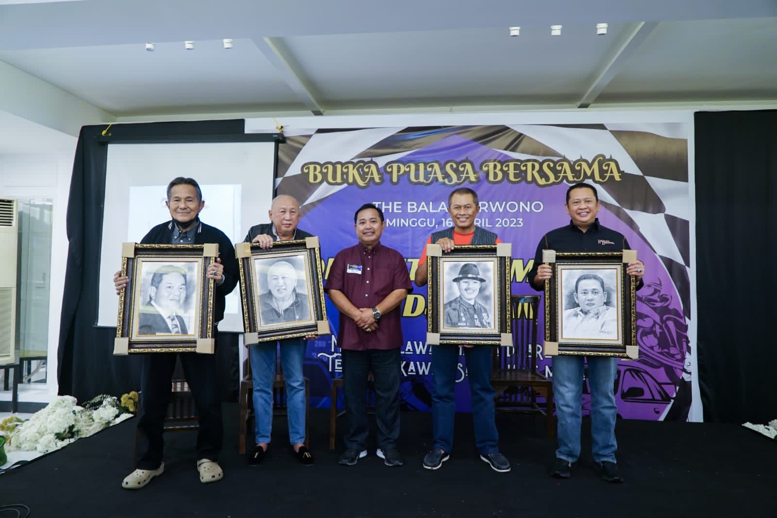 Ketua Umum IMI Bambang Soesatyo saat menghadiri Buka Puasa Bersama Komunitas Pembalap 3 Djaman di Jakarta, Minggu (16/4/23).