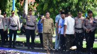 Forum Koordinasi Pimpinan Daerah (Forkopimda) Kabupaten Ogan Komering Ilir bersama-sama melakukan pemusnahan minuman keras (miras) ilegal, petasan di Kantor Bupati OKI, Senin, (17/04/2023).