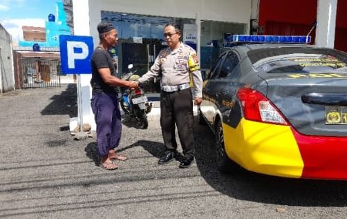 Personel Polres Ciamis Polda Jabar melaksanakan patroli dialogis dalam rangka antisipasi gangguan kamtibmas.