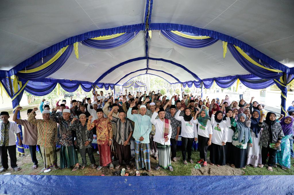 Relawan Ganjar Wong Kito Dewe menggelar santunan kepada anak-anak anak yatim di Desa Suka Maju, Kecamatan Lempuing Jaya, Kabupaten Ogan Komering Ilir (OKI), Sumsel,  Selasa, (18/04/2023)