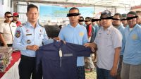 Lapas Sekayu membagikan 1.085 baju koko gratis ke Warga Binaan Pemasyarakatan (WBP), Rabu (19/04/2023)