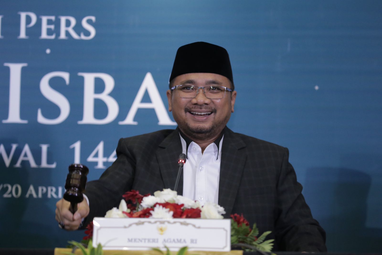 Menteri Agama Yaqut Cholil Qoumas dalam konferensi pers yang digelar usai Sidang Isbat 1 Syawal 1444H, Kamis (20/4/2023) malam