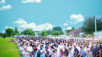 Salah Idul Fitri, Sabtu (22/4/2023) di Halaman Pendopoan Griya Bumi Serasan Sekate
