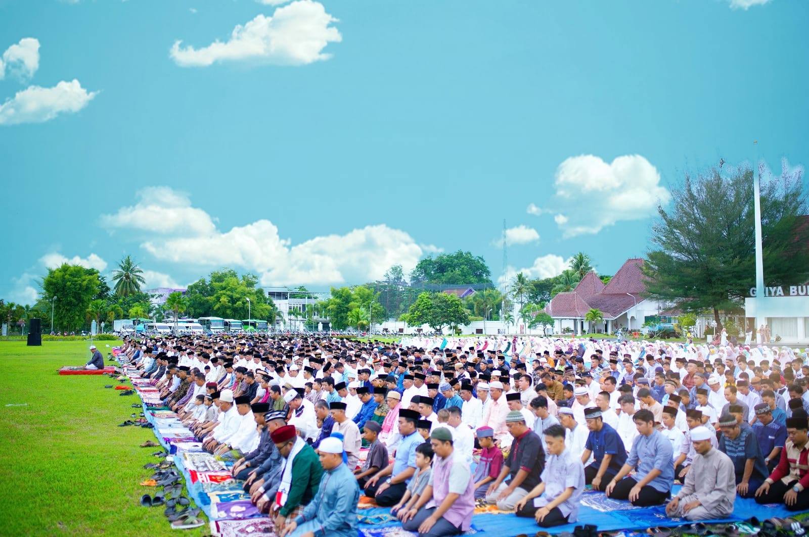 Salah Idul Fitri, Sabtu (22/4/2023) di Halaman Pendopoan Griya Bumi Serasan Sekate