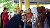 Tradisi ‘Midang Bebuke’ (Karnaval muda-mudi berpakaian adat pengantin pada lebaran idul fitri) di Kabupaten OKI