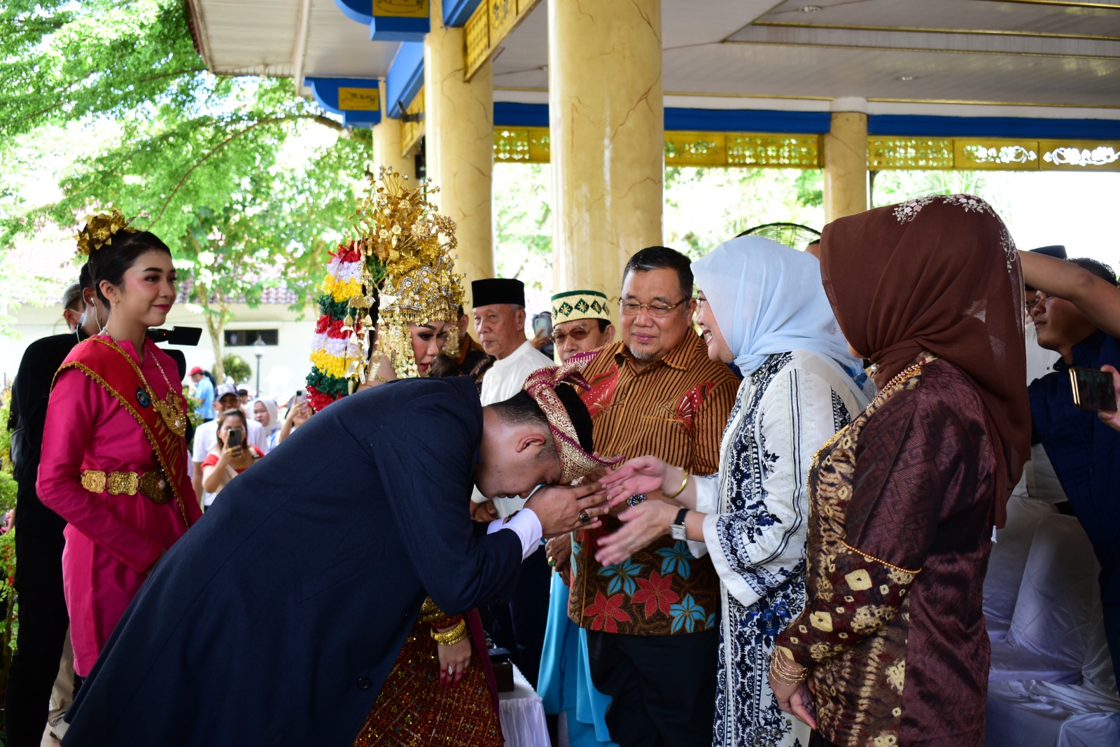 Tradisi ‘Midang Bebuke’ (Karnaval muda-mudi berpakaian adat pengantin pada lebaran idul fitri) di Kabupaten OKI