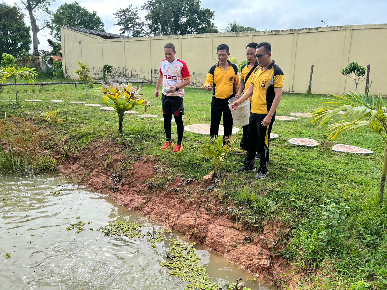 Kapolres Muba Akbp Siswandi Sik SH MH usai olahraga bersama dan latihan menembak bersama pejabat utama Polres Muba, Jumat (28/4/2023)