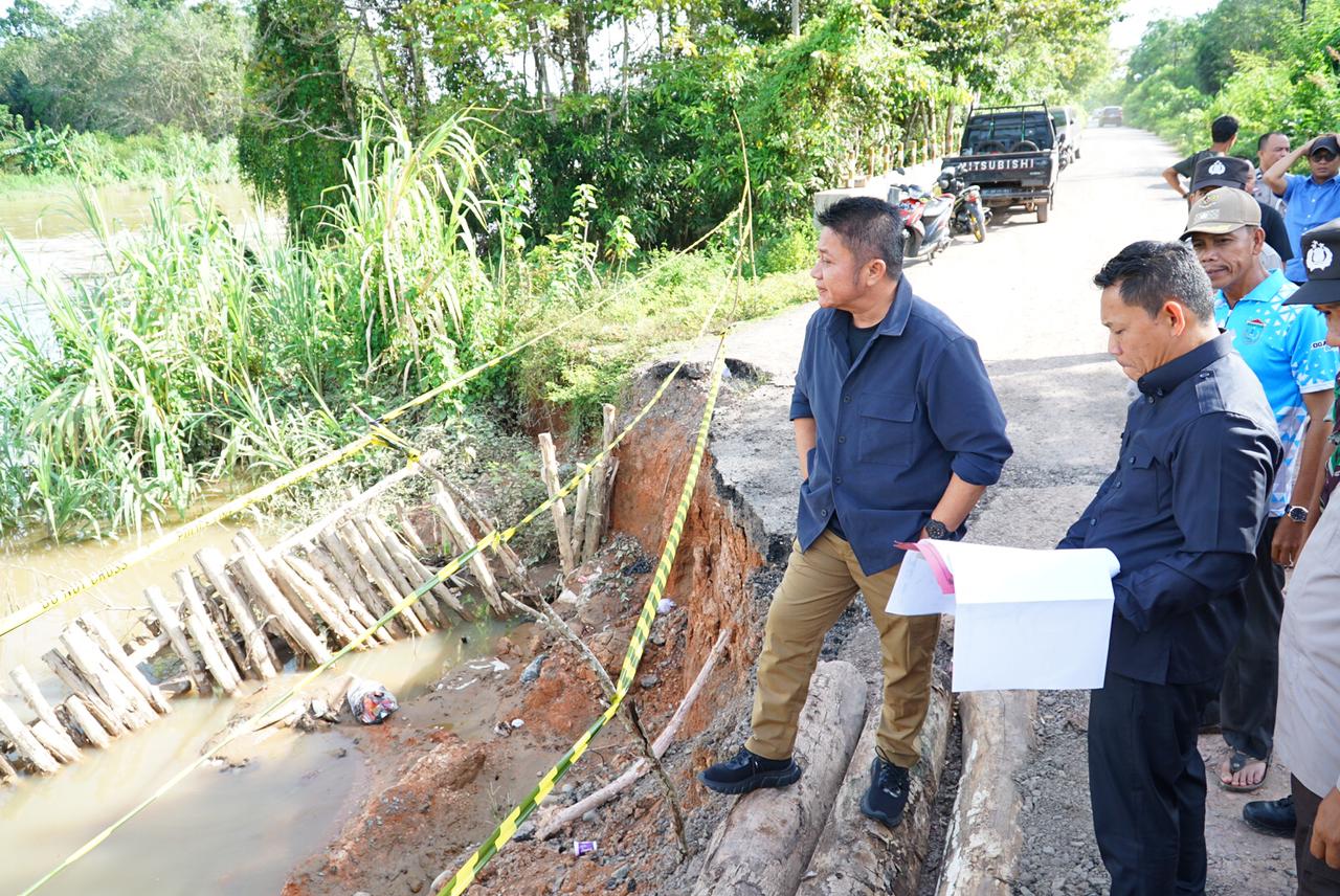 Herman Deru Intruksikan Dinas PUBMTR Perbaiki Jalan Amblas di Ogan Ilir - OKU (Dok. Humas Pemprov Sumsel)