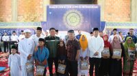 Herman Deru Berbagi Kebahagiaan Ramadhan Bersama 1444 Anak Yatim Piatu (Dok. Humas Pemprov Sumsel)