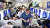 Herman Deru Lepas Ribuan Pemudik Gunakan Moda Transportasi Kereta Api di Palembang (Dok. Humas Pemprov Sumsel)