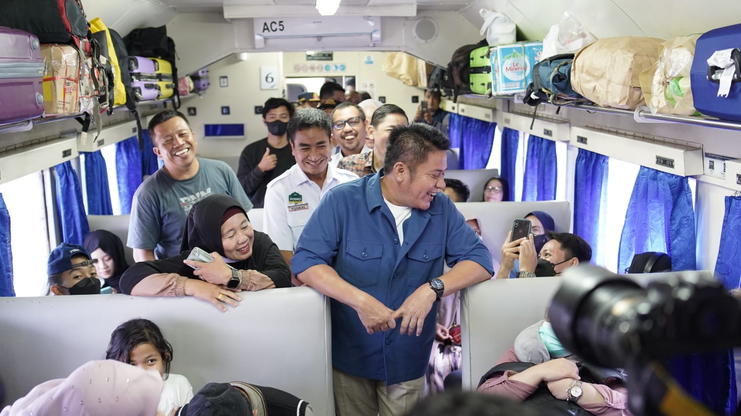 Herman Deru Lepas Ribuan Pemudik Gunakan Moda Transportasi Kereta Api di Palembang (Dok. Humas Pemprov Sumsel)