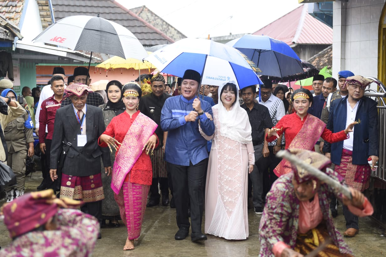 Hadiri Halal Bihalal Dengan IWARI Cempaka, Gubernur Herman Deru Dianugerahi Gelar 'Cinta Marga' (Dok. Humas Pemprov Sumsel)