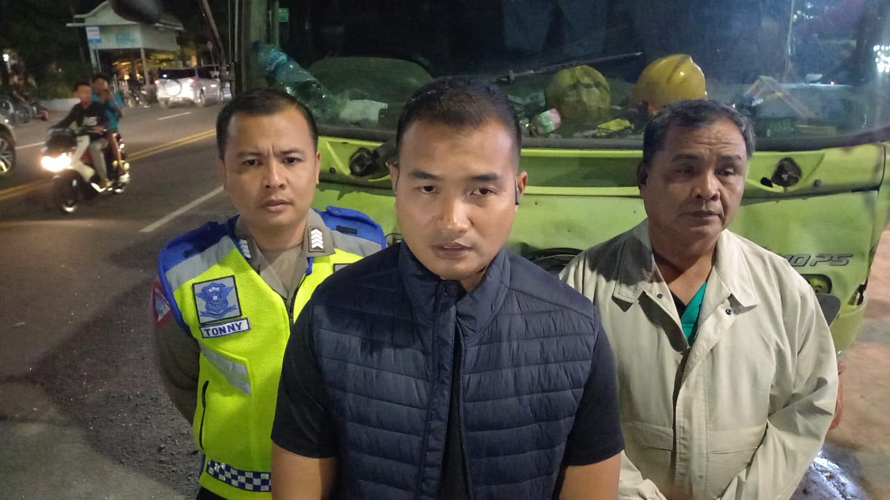 Kasat Lantas Polrestabes Palembang, AKBP Rendy Surya Aditama didampingi Kanit Gakkum Iptu Arsikakum saat diwawancarai, Selasa (2/5/2023) malam