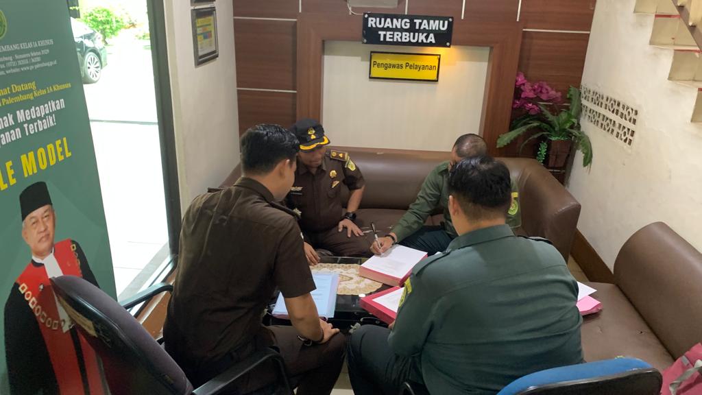 Tim Pidus Kejari OKU Selatan Limpahkan 2 Berkas Perkara Korupsi Dana Sampah OKUS