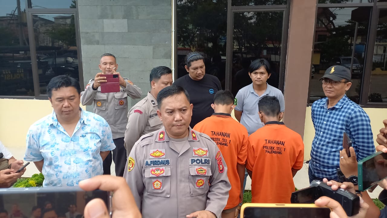 Kapolsek SU I, Kompol A Firdaus saat memberikan keterangan pers di depan wartawan