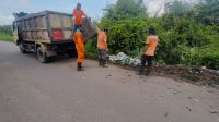 Dinas Lingkungan Hidup (DLH) Muba merespon cepat laporan masyarakat melalui Call Center 112 terkait adanya tempat pembuangan sampah (TPS) liar di Pinggir Jalan perumahan GBL menuju SMK model Sekayu