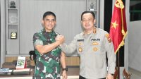 Danrem 044/Gapo Brigjen TNI M. Naudi Nurdika, S.I.P., M.Si., M.Tr (Han), saat menerima kunjungan silaturahmi Kapolrestabes Palembang, Kombes Pol Harryo Sugihartono, S.IK., M.H beserta jajaran, bertempat di Ruang kerja Danrem 044/Gapo, Jl. Jend. Sudirman KM.4 No.5 Kota Palembang. Selasa (9/5/2023)