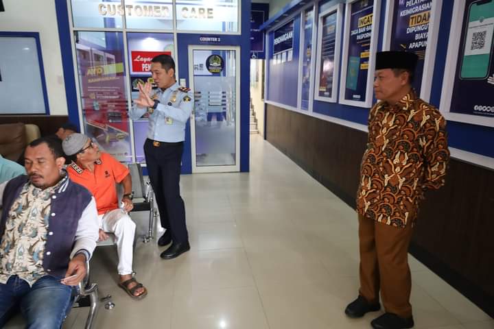 Wali Kota Tanjungbalai Waris Tholib mengunjungi Kantor Imigrasi Kelas II TPI Tanjung Balai Asahan,selasa (09/05/2023).