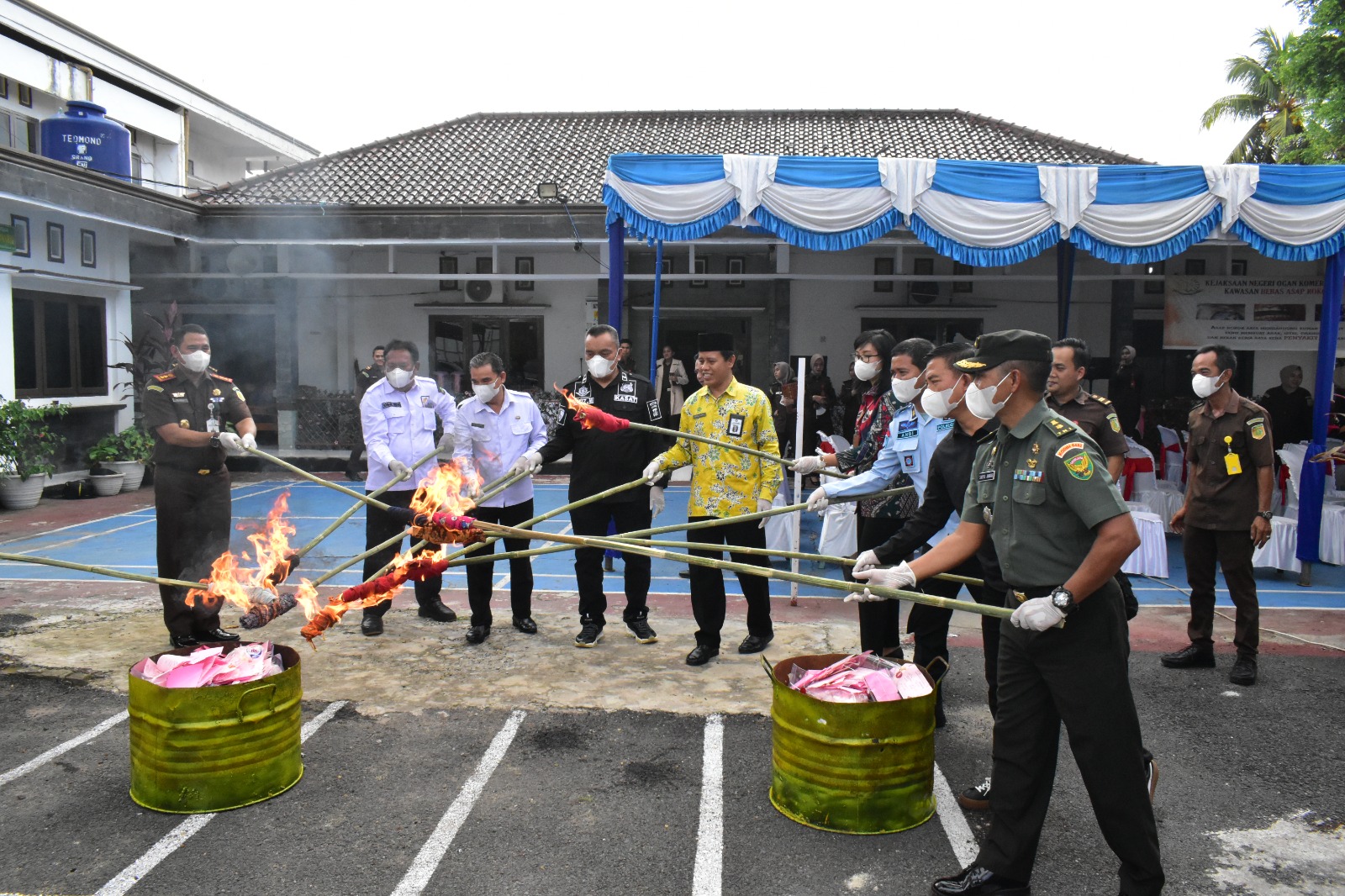Kejari OKI melakukan pemusnahan barang bukti 110 perkara tipidum (Inkracht), Kamis (11/5/2023)