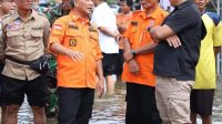 Bupati Musi Banyuasin, Apriyadi Mahmud saat meninjau banjir di wilayah Muba beberapa waktu lalu