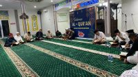 Anggota Polres Musi Banyuasin saat tadarusan di Masjid Al Muntaha, Jumat (12/5/2023)