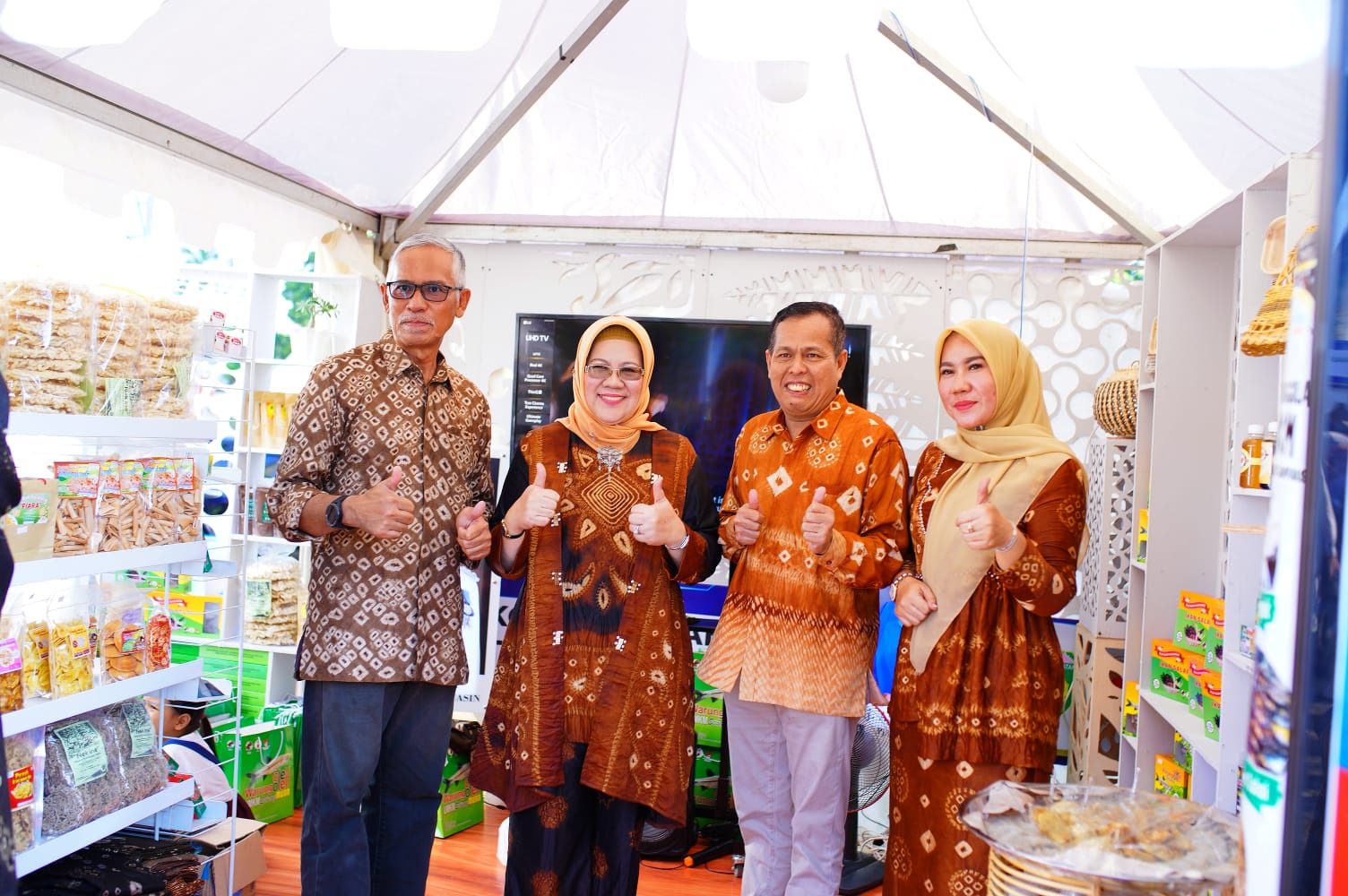 Pj Ketua Dekranasda Kabupaten Musi Banyuasin (Muba) Hj Asna Aini saat menghadiri UKM Expo 2023 di Palembang, Sabtu (13/5/2023)