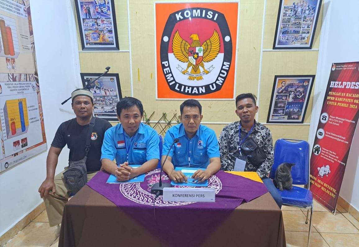 DPD Partai Gelora OKI saat memberikan berkas bacaleg ke kantor KPU OKI