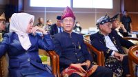 Staf Ahli Bidang Pembangunan H Thabrani Rizki bersama Pj Ketua Tim Penggerak PKK Kabupaten Muba Hj Asna Aini Apriyadi MSi menghadiri Rapat Paripurna Istimewa DPRD Provinsi Sumatera Selatan dalam rangka Peringatan Hari Jadi ke-77 Provinsi Sumatera Selatan Tahun 2023, Senin (15/5/2023)