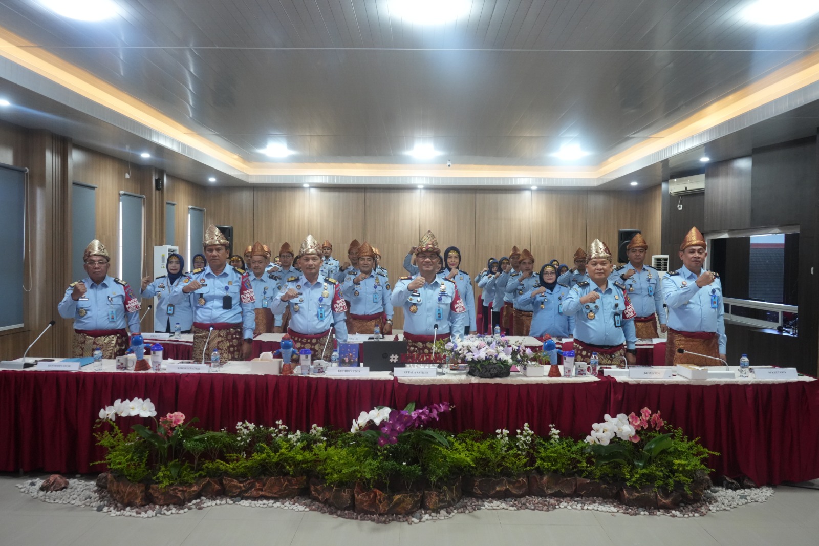 Evaluasi Pembangunan Zona Integritas menuju Wilayah Birokrasi Bersih dan Melayani (WBBM) oleh Tim Penilai Internal (TPI) Inspektorat Jenderal Kemenkumham, Senin (15/5) di aula Kanwil Sumsel