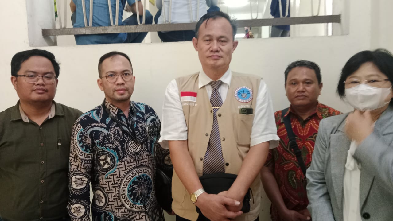 Eddy Ganefo didampingi kuasa hukumnya, Rabu (17/5/2023)