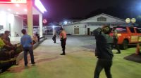 Polisi saat melakukan olah TKP