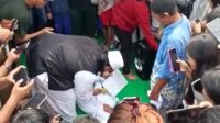 Warga Palembang dibuat heboh dengan adanya seorang pemuda yang hendak melakukan sumpah pocon