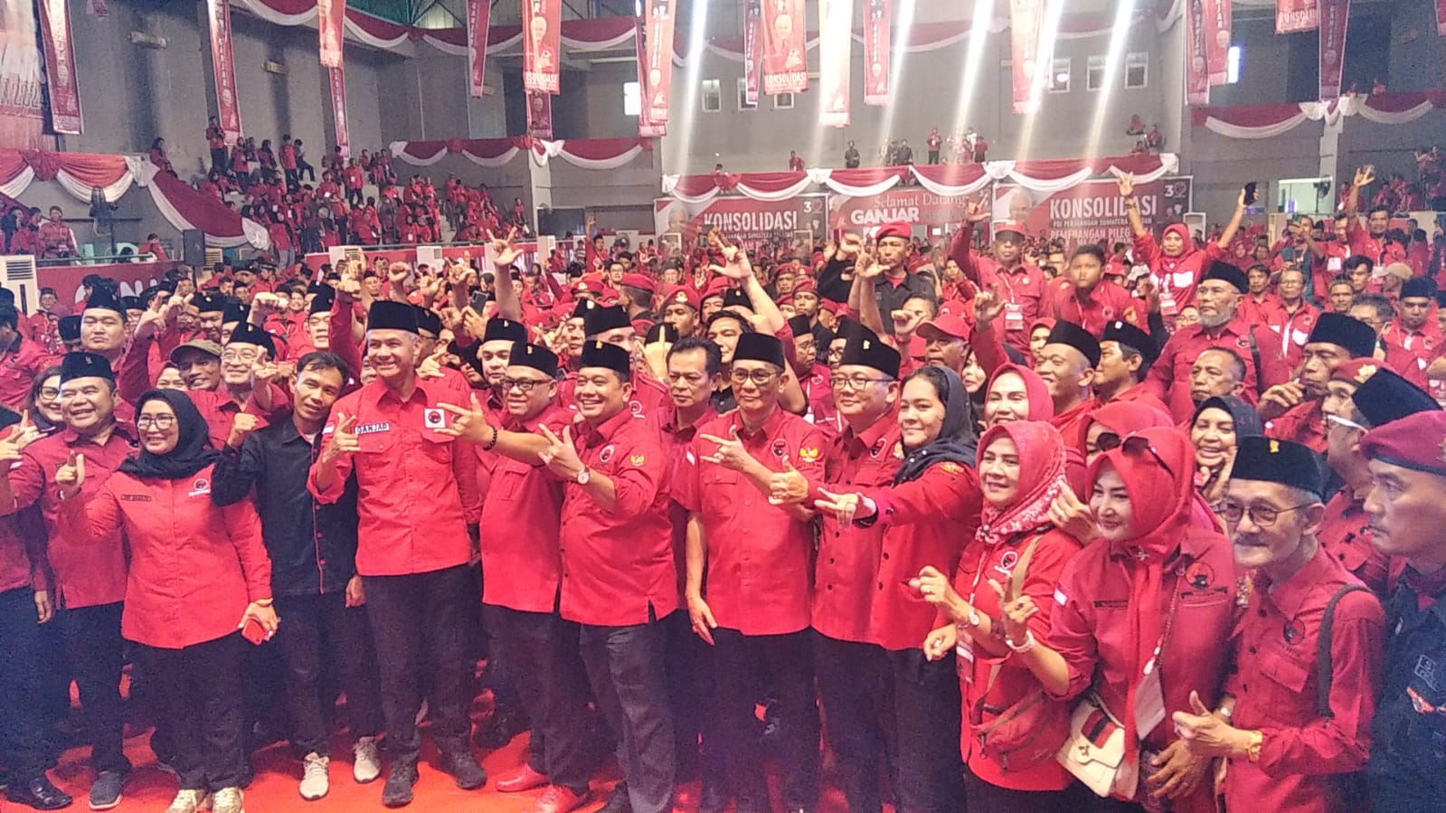 Ganjar Pranowo saat berkonsolidasi bersama kader PDIP Sumsel di Kota Palembang, siap menangkan Pilpres 2024 (Dok. Indodaily.co)