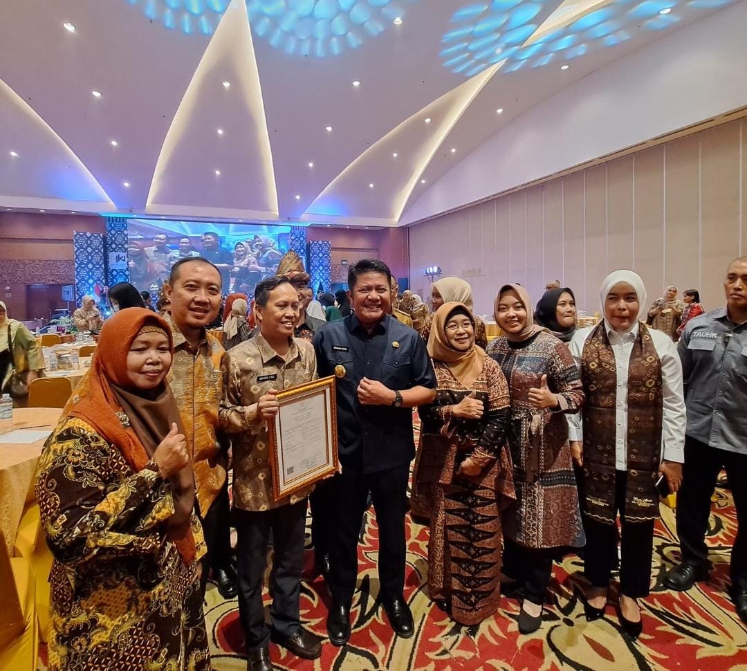 Pemkab OKI menerima delapan sertifikat Kekayaan Intelektual Komunal (KIK) dari Kanwil Kementerian Hukum dan HAM Sumatera Selatan, Selasa (23/05) di Palembang