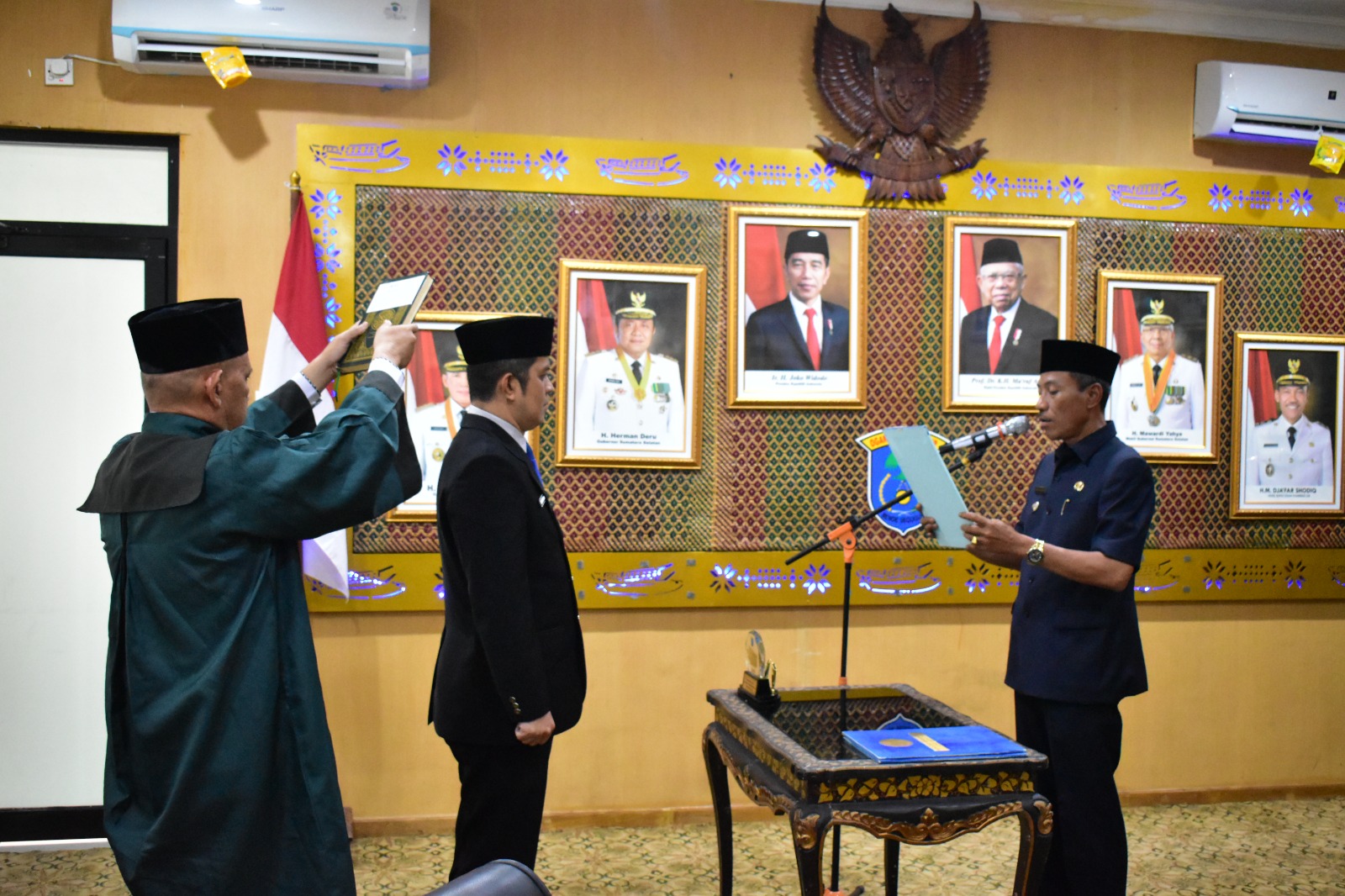 Wakil Bupati OKI, H.M Djafar Shodiq melakukan rotasi Pejabat Administrator, Sekretaris Dinas Perhubungan (Dishub) menjadi Sekretaris Satpol PP & Damkar di lingkungan Pemkab OKI