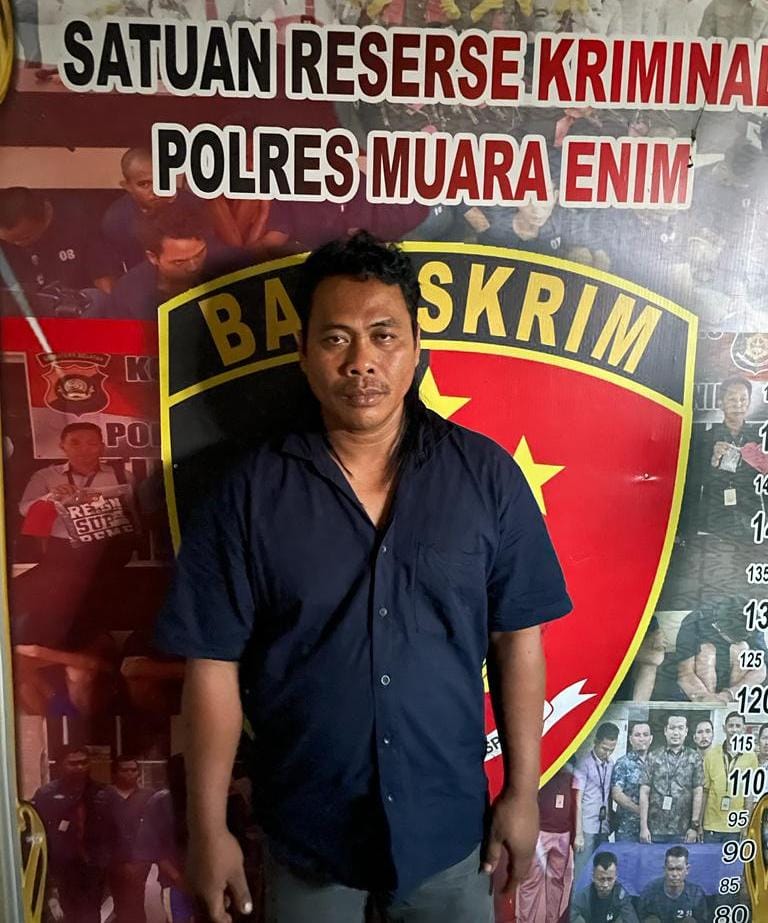 Her, sopir pengangkut batu bara ilegal saat diamankan polisi