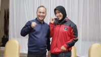Pj Bupati Musi Banyuasin, Apriyadi Mahmud bersama atlet pencak silat asal Muba Nia Larasati