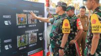 Ketua Tim Wasev, Brigjen TNI Parlindungan Hutagalung melihat perkembangan kegiatan pembangunan pada program TMMD ke-116 di wilayah Kodim 0418/Palembang