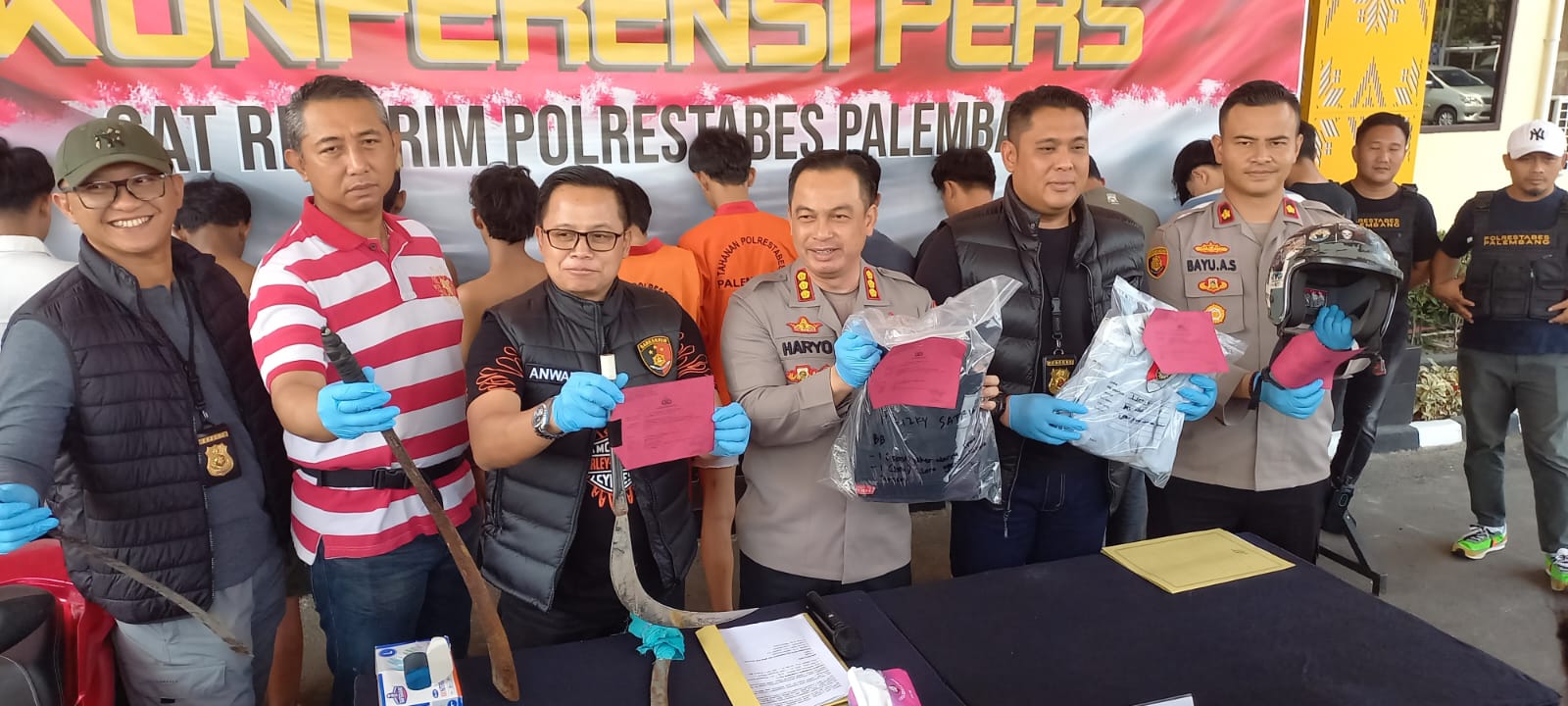 Unit Reskrim Polrestabes Palembang saat menggelar konferensi pers