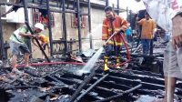 menyalurkan bantuan kepada korban kebakaran rumah yang terjadi di Dusun III Desa Teluk Kijing II Kecamatan Lais,