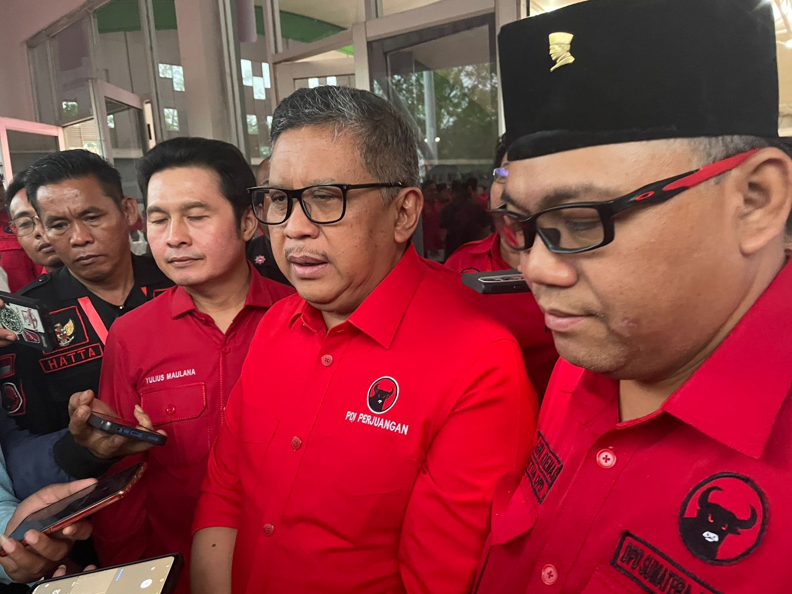 Sekjen PDIP Hasto Kristianto didampingi Ketua PDIP Sumsel Giri N Ramdhani (Dok. Humas PDIP Sumsel / Indodaily.co)