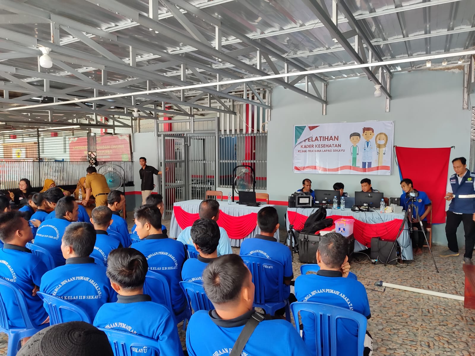 Lapas Sekayu Kanwil Kemenkumham Sumsel memfasilitasi pembuatan KTP elektronik (E-KTP) bagi puluhan warga binaan menjelang Pilkada Tahun 2024.
