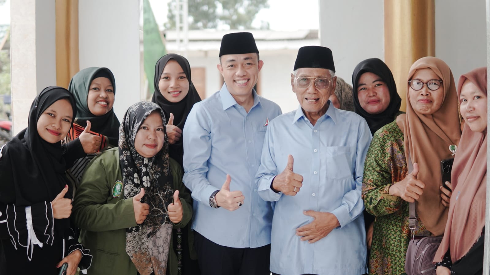 Slamet-Alfi menghadiri pengajuan bersama K.H Ahmad Wafi Maimun Zubair, putra dari ulama besar Indonesia K.H Maimun Zubair, di Masjid Al-Anwar Desa Mulya Sari Kecamatan Tanjung Lago Banyuasin Sumsel (IST)