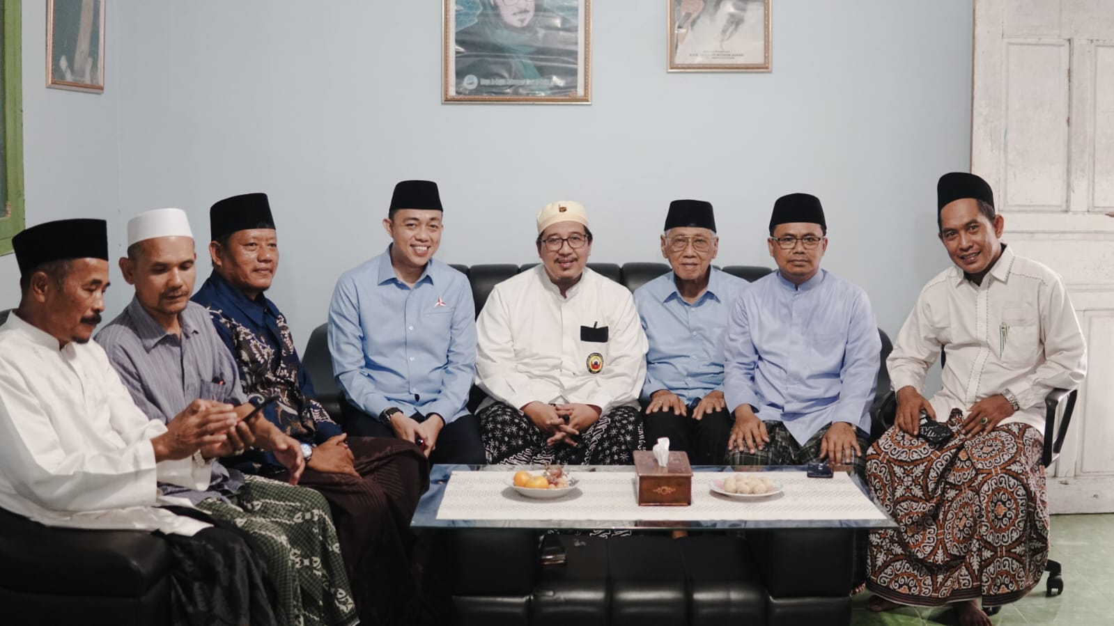 Slamet-Alfi menghadiri pengajuan bersama K.H Ahmad Wafi Maimun Zubair, putra dari ulama besar Indonesia K.H Maimun Zubair, di Masjid Al-Anwar Desa Mulya Sari Kecamatan Tanjung Lago Banyuasin Sumsel (IST)