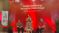 Maya Sartika, Head of Region Sumatera CIMB Niaga saat menjelaskan program pembiayaan beasiswa dan pendanaan UMKM di CIMB Niaga (Indodaily.co)