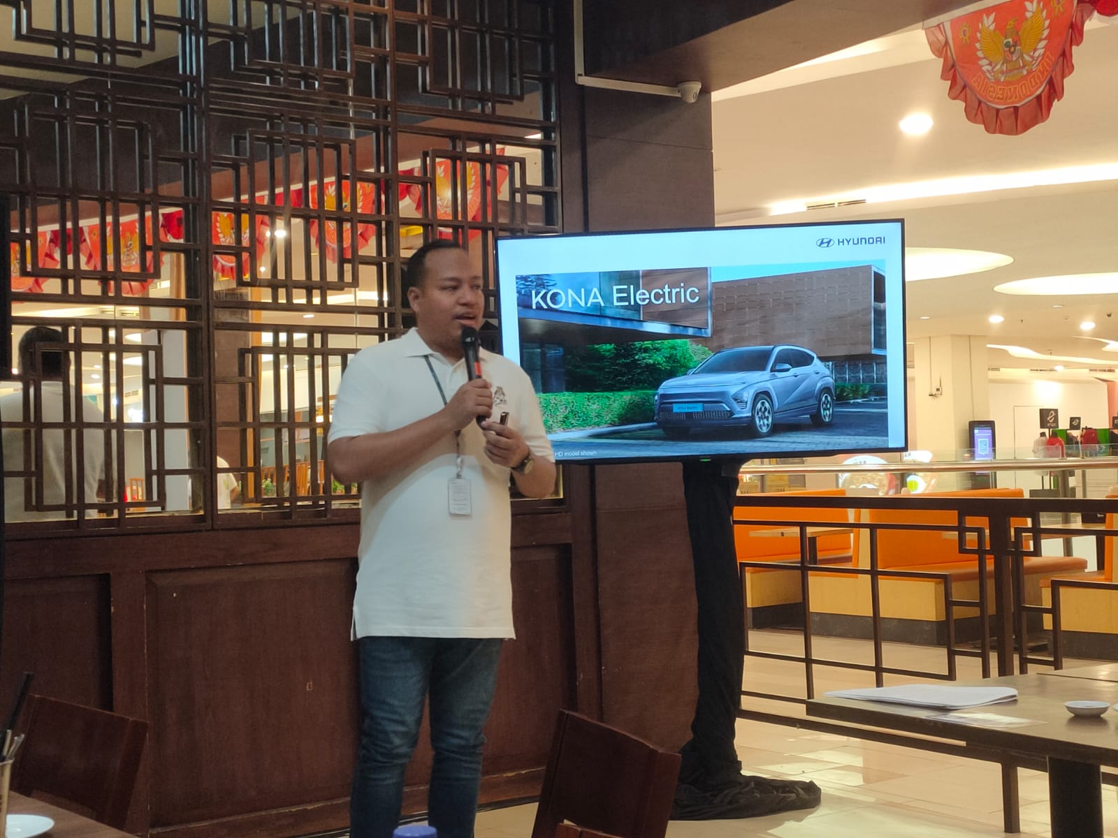 Product Expert PT Hyundai Motors Indonesia Doddy Sonny Samuel saat menjelaskan keunggulan Hyundai All New KONA Electric (Indodaily.co)